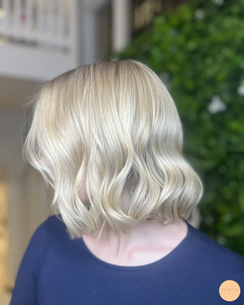 Vanilla blonde med mjuk root shadow