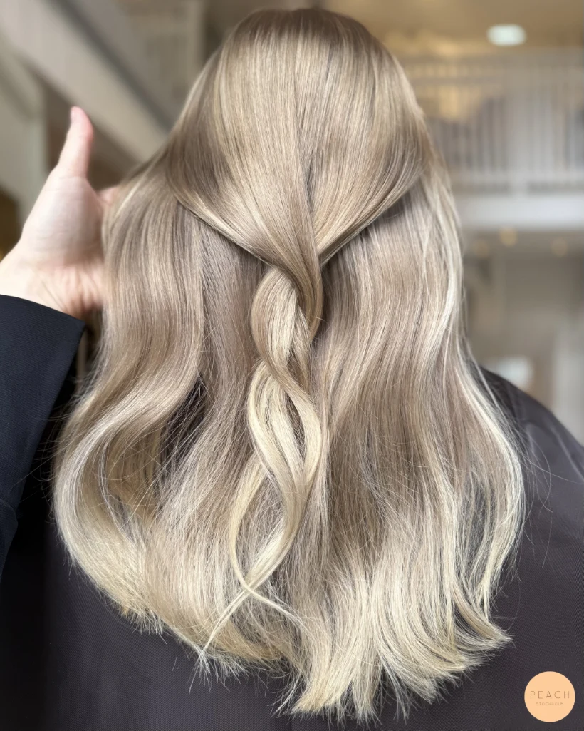 Soft blond slingor