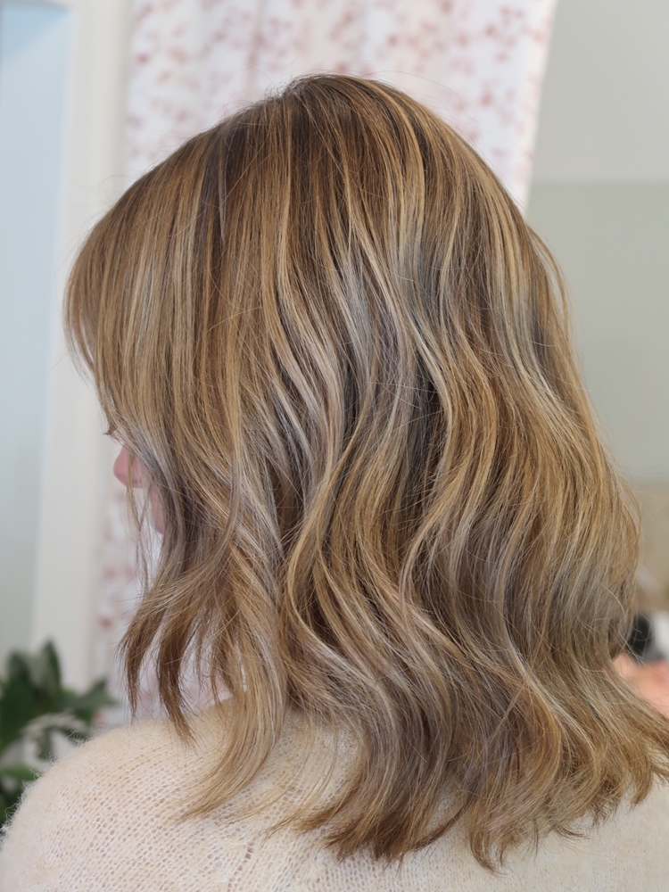 Ljusa och mörka slingor balayage