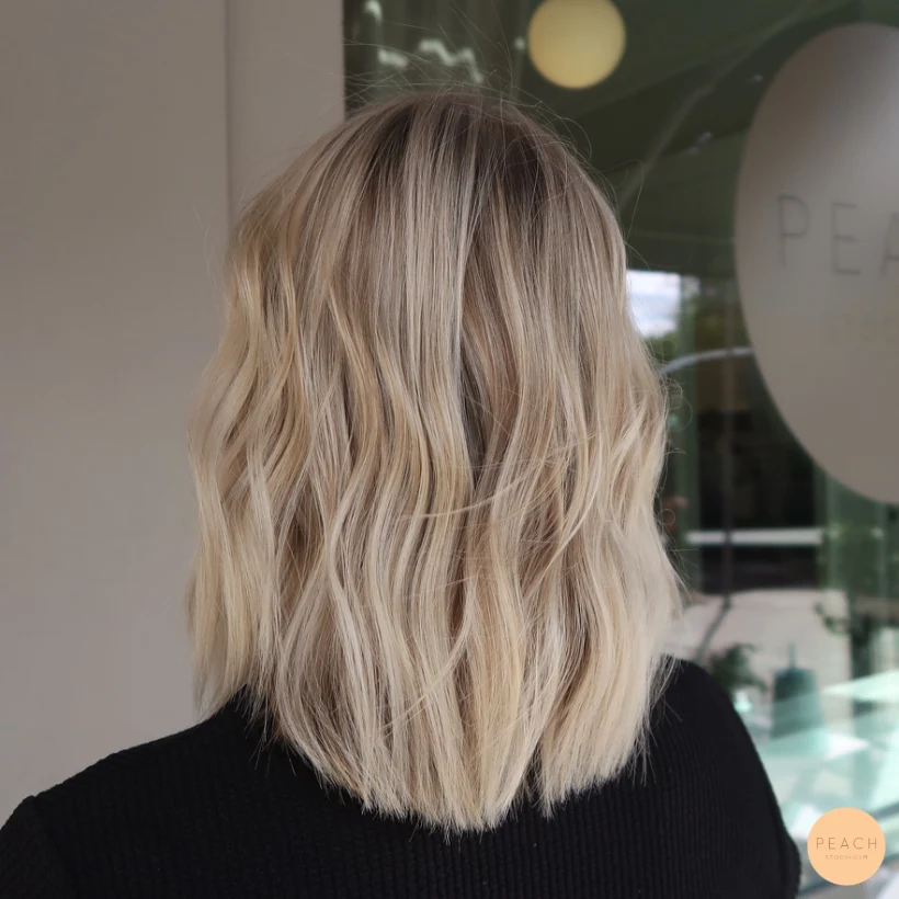 Beige blond balayage med beige toner