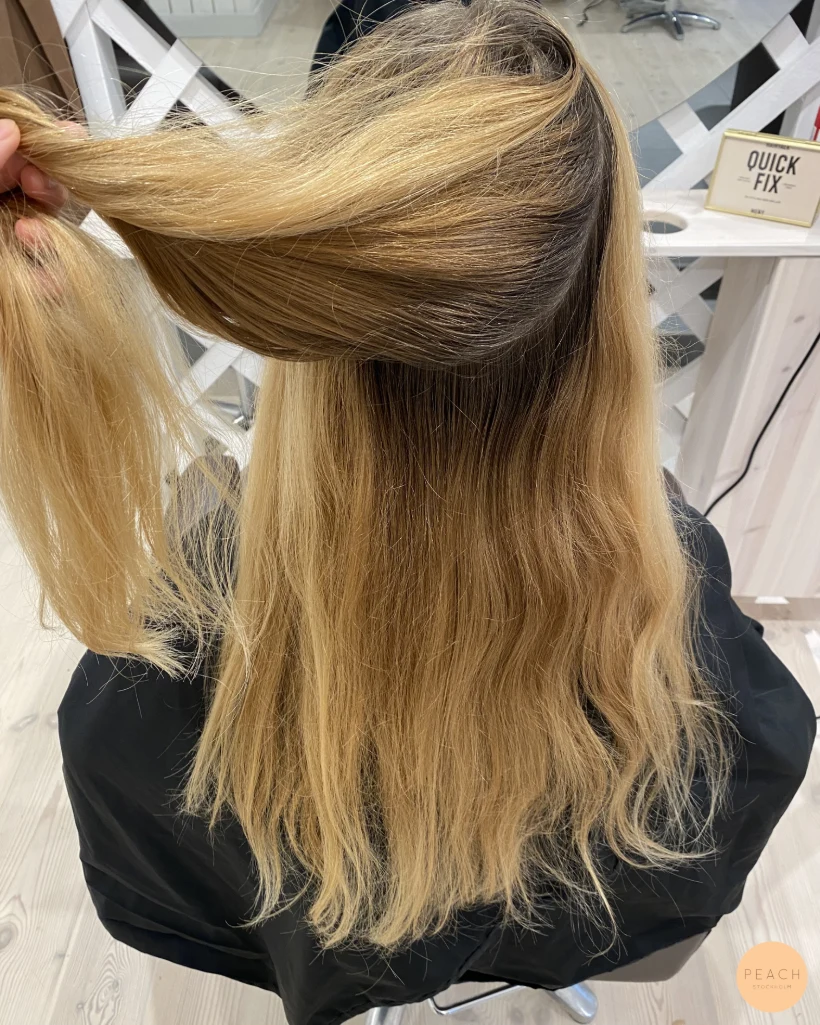 Shiny blonde med ljusa slingor