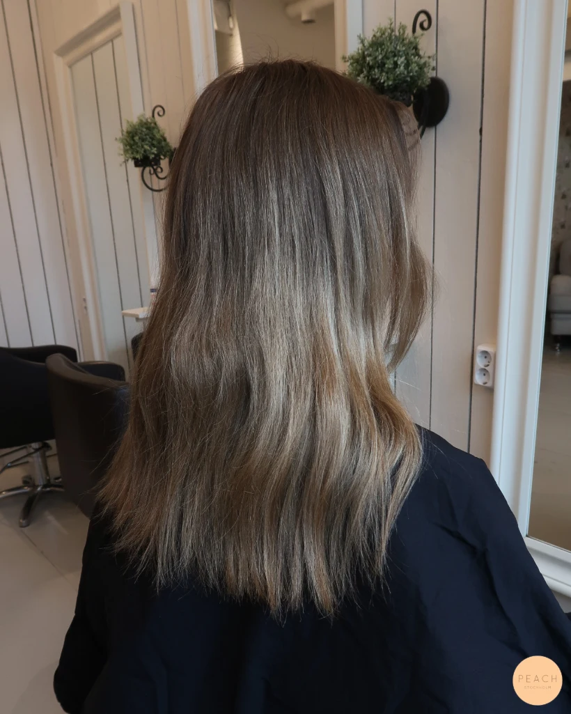 Balayageslingor och en beige nyansering 🌟