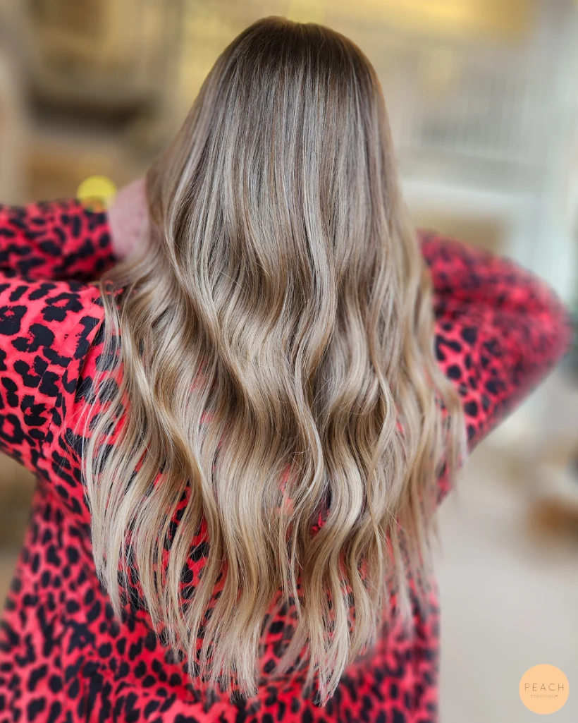 Sandy balayage med ljusa slingor