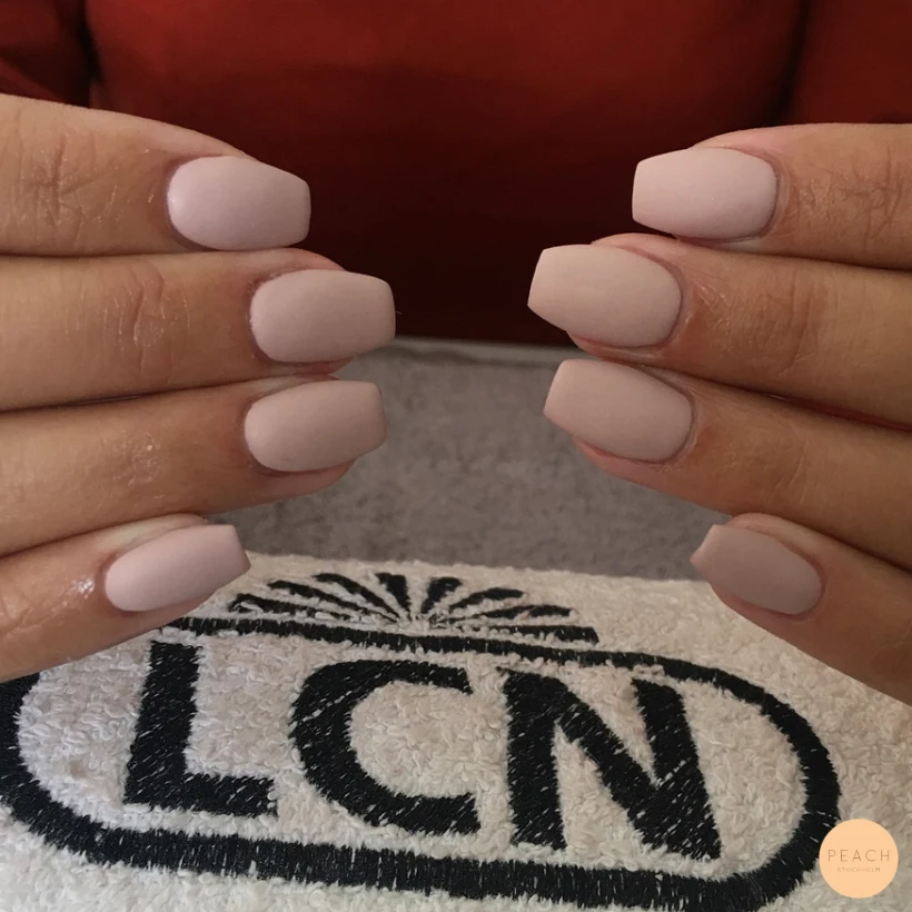 Matte nails or shiny nails