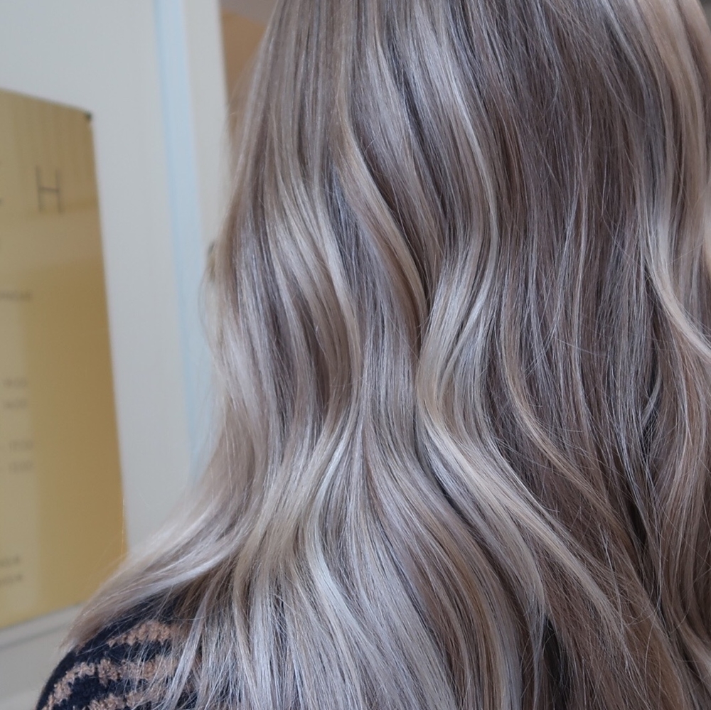 Balayage beige blonde