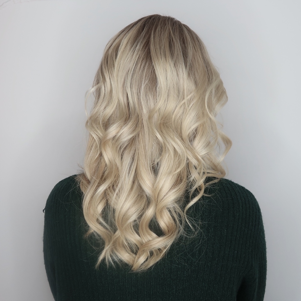 Färga utväxt på blont hår