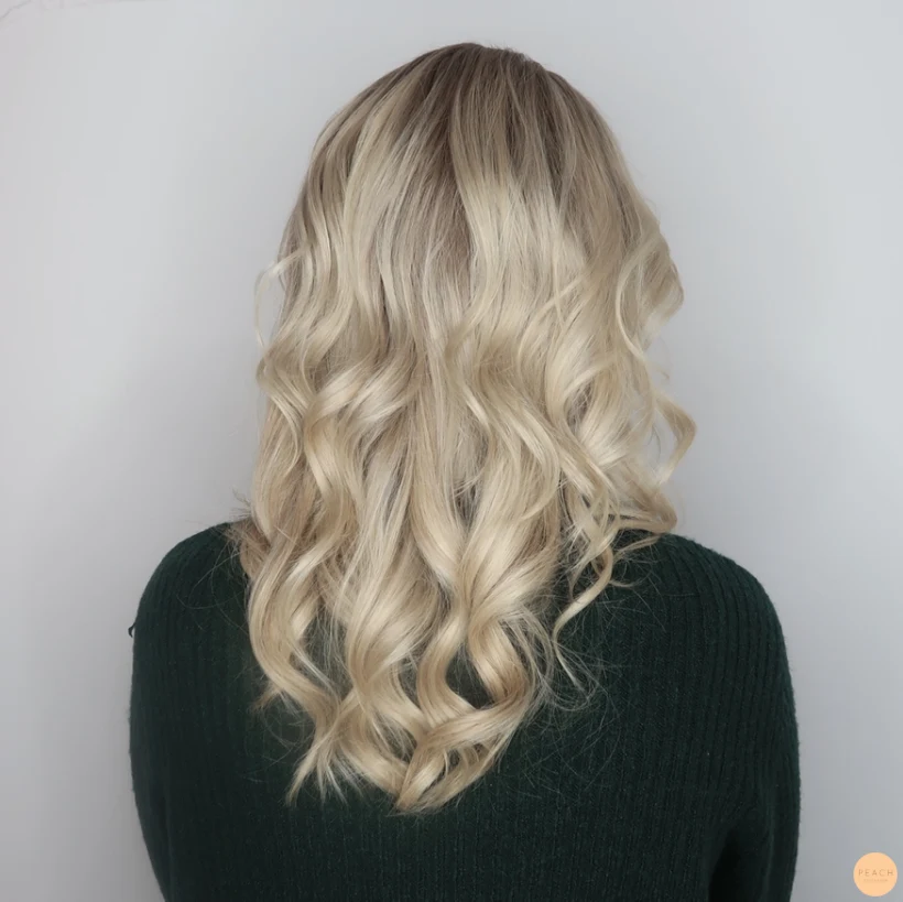 Färga utväxt på blont hår