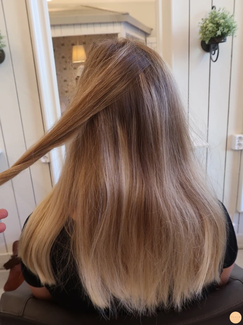 Ljusa slingor med lowlights och root shadow