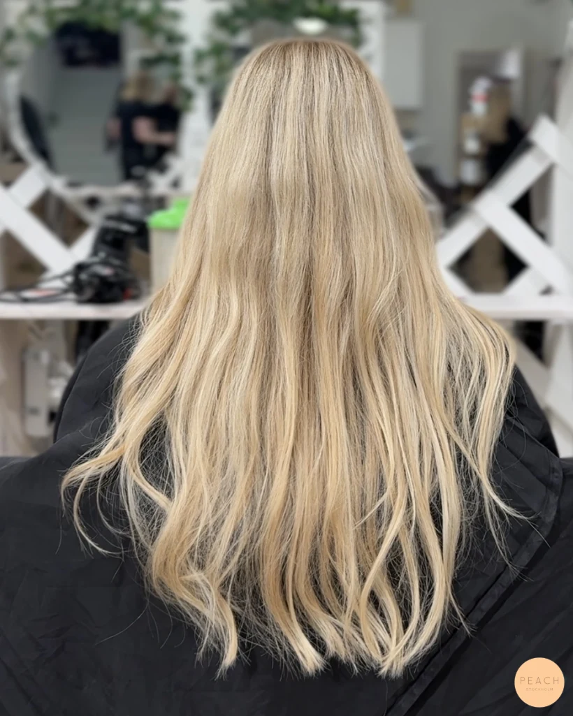 Vaniljblond hårfärg med Olaplex