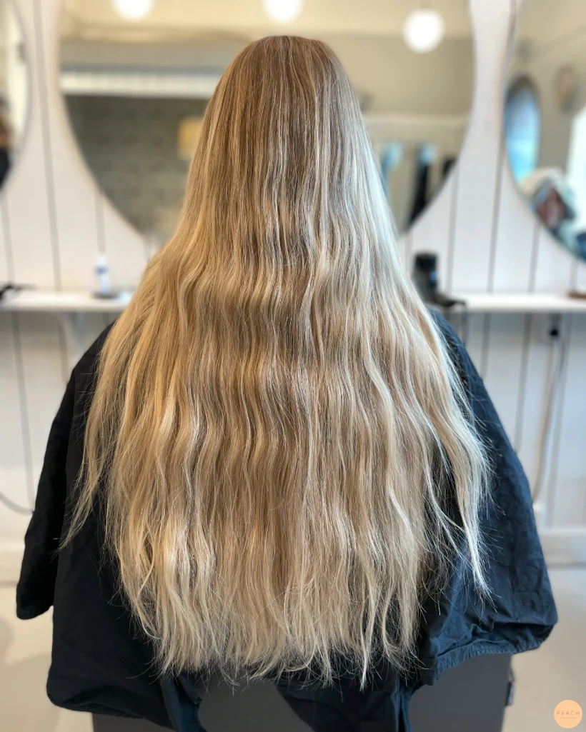 Isblond hårfärg med highlights