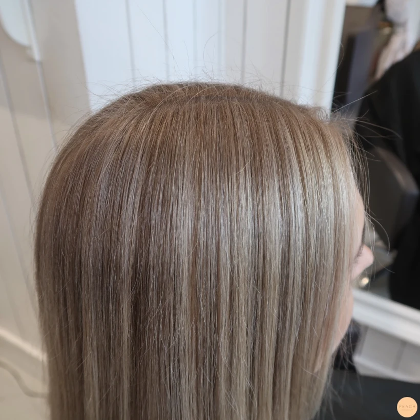 Rootshadow med blond hårfärg