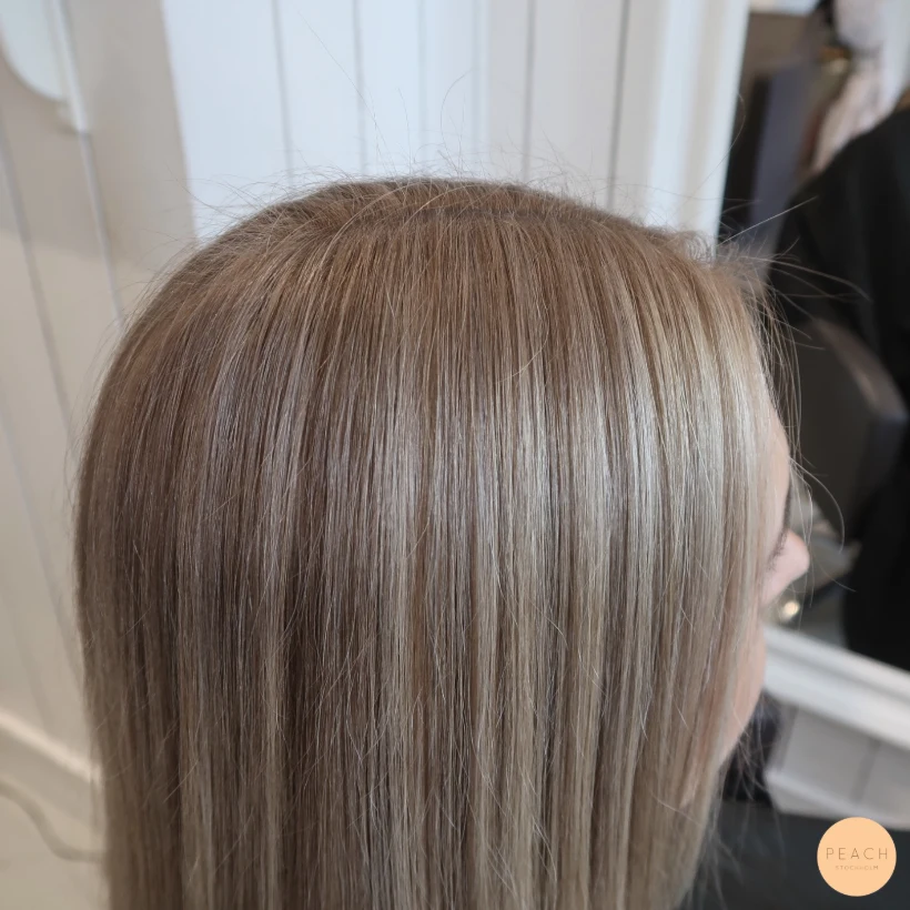 Rootshadow med blond hårfärg