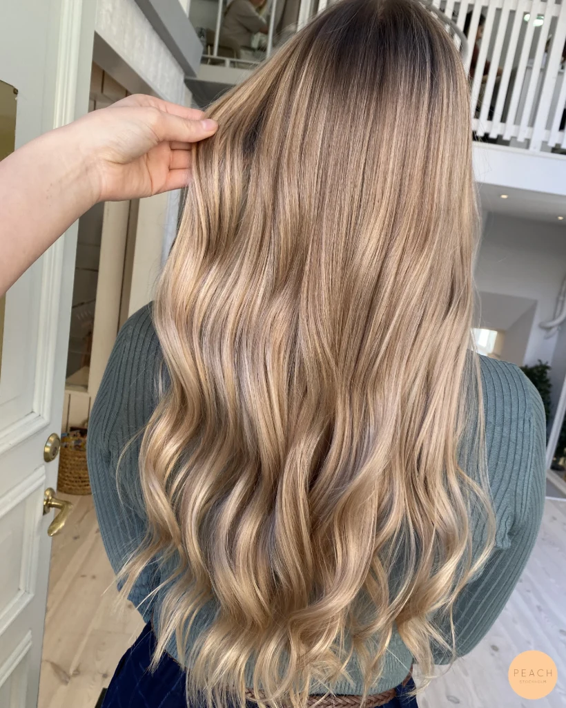 Lyxig blond med ljusa slingor