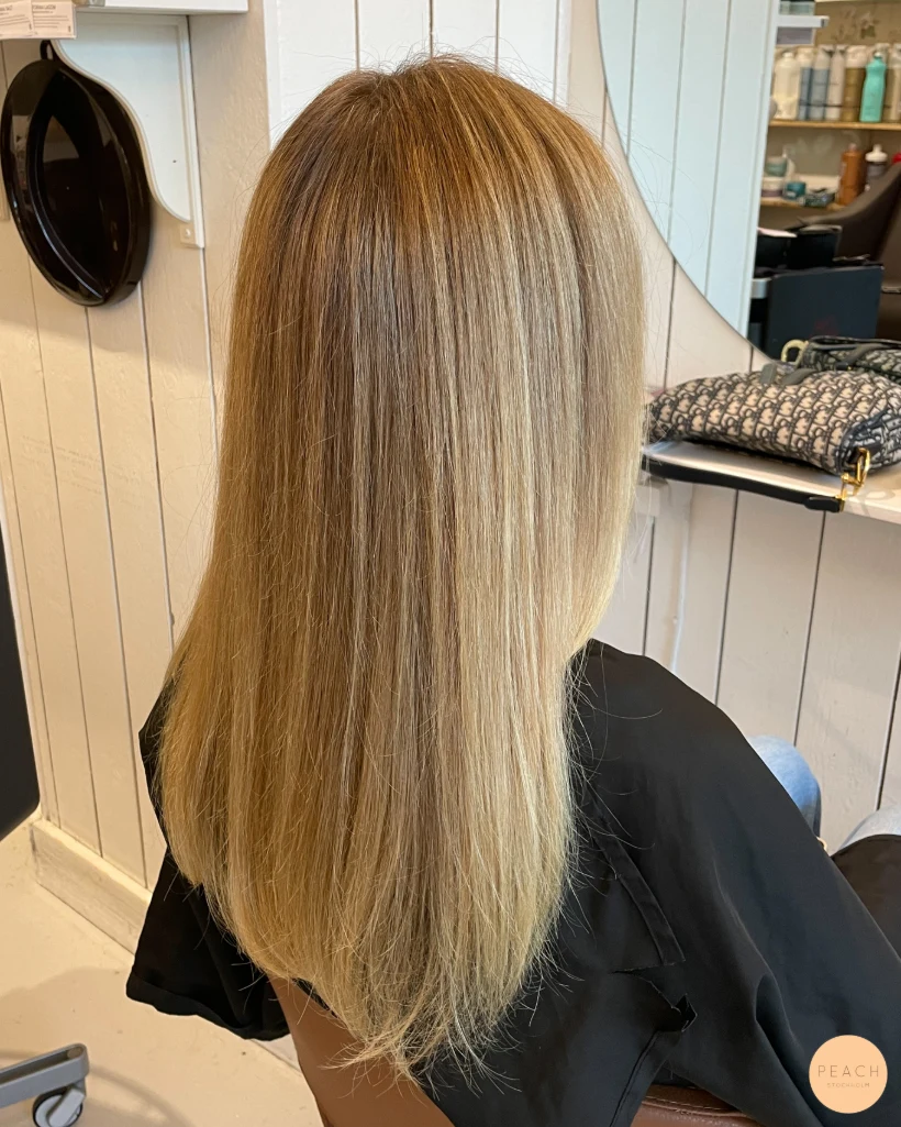 Soft blonde highlights med fina babylights