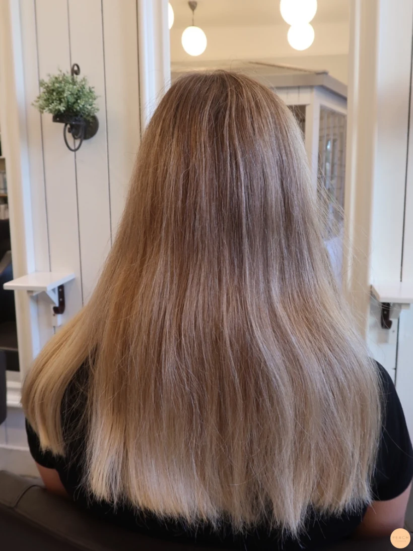 Ljusa slingor med lowlights och root shadow