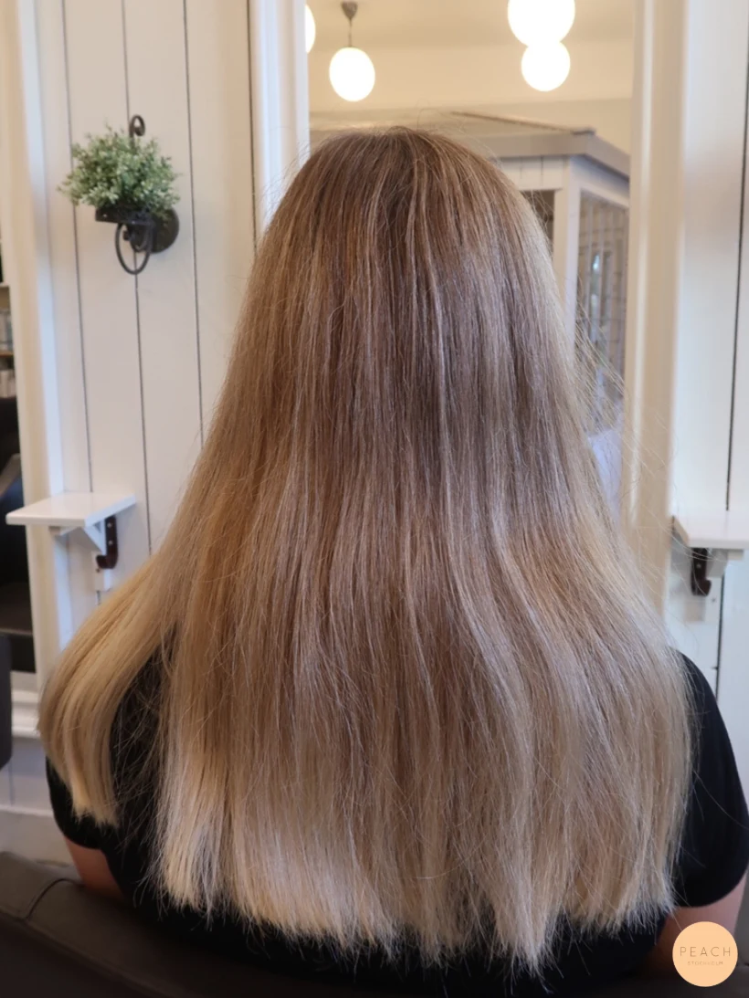Ljusa slingor med lowlights och root shadow