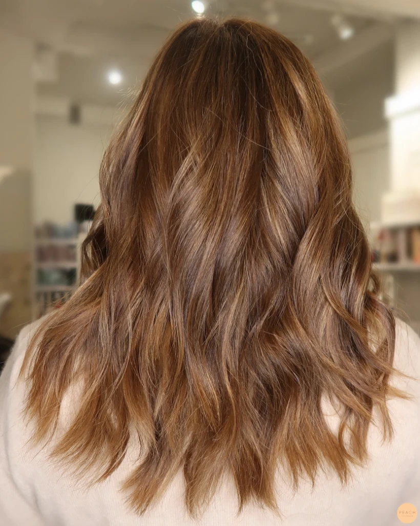 Bronde hårfärg med ljusa slingor