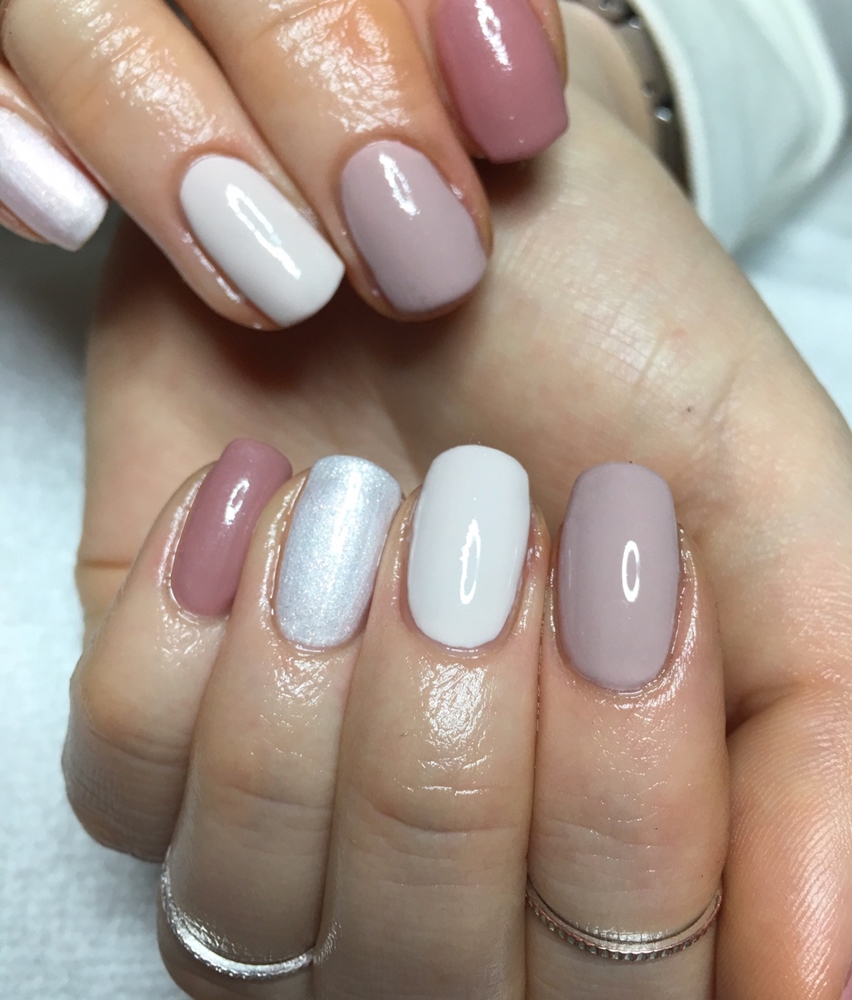 Olika nyanser av rosa & nude, gellack