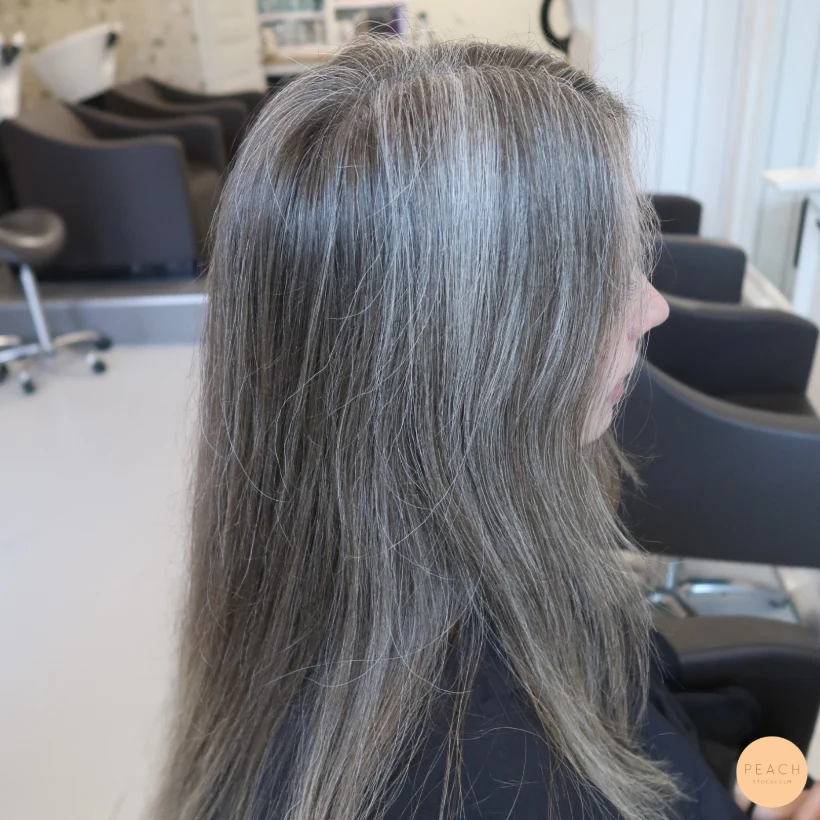 Mellanblond med ljusa slingor