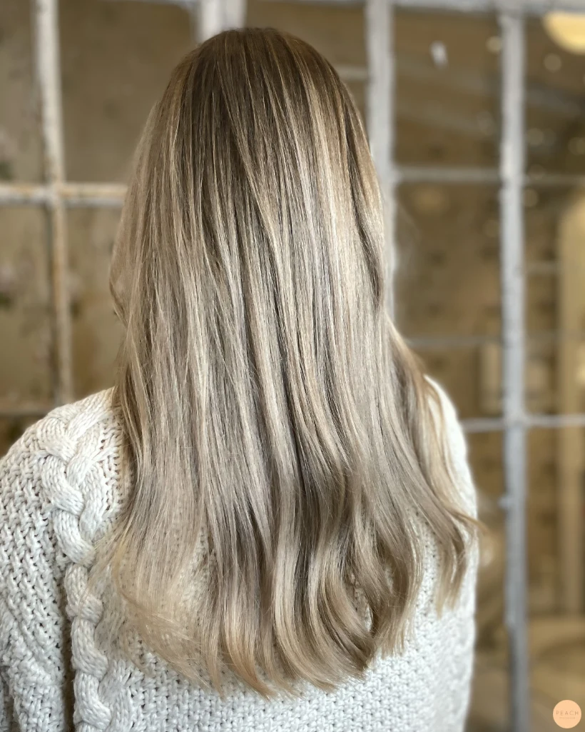 Kall blond hårfärg med balayage
