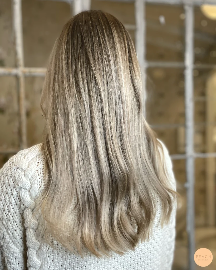 Kall blond hårfärg med balayage