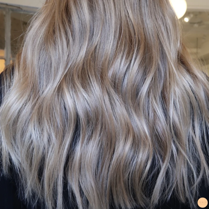 Naturlig beige blond balayage