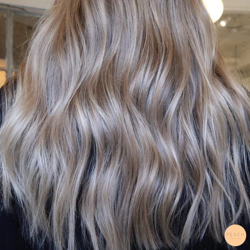 Naturlig beige blond balayage