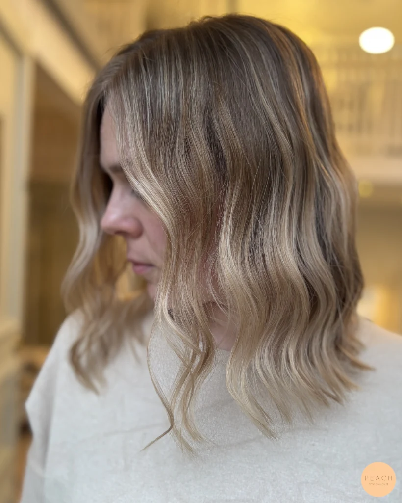 Soft beige blond med beige toner