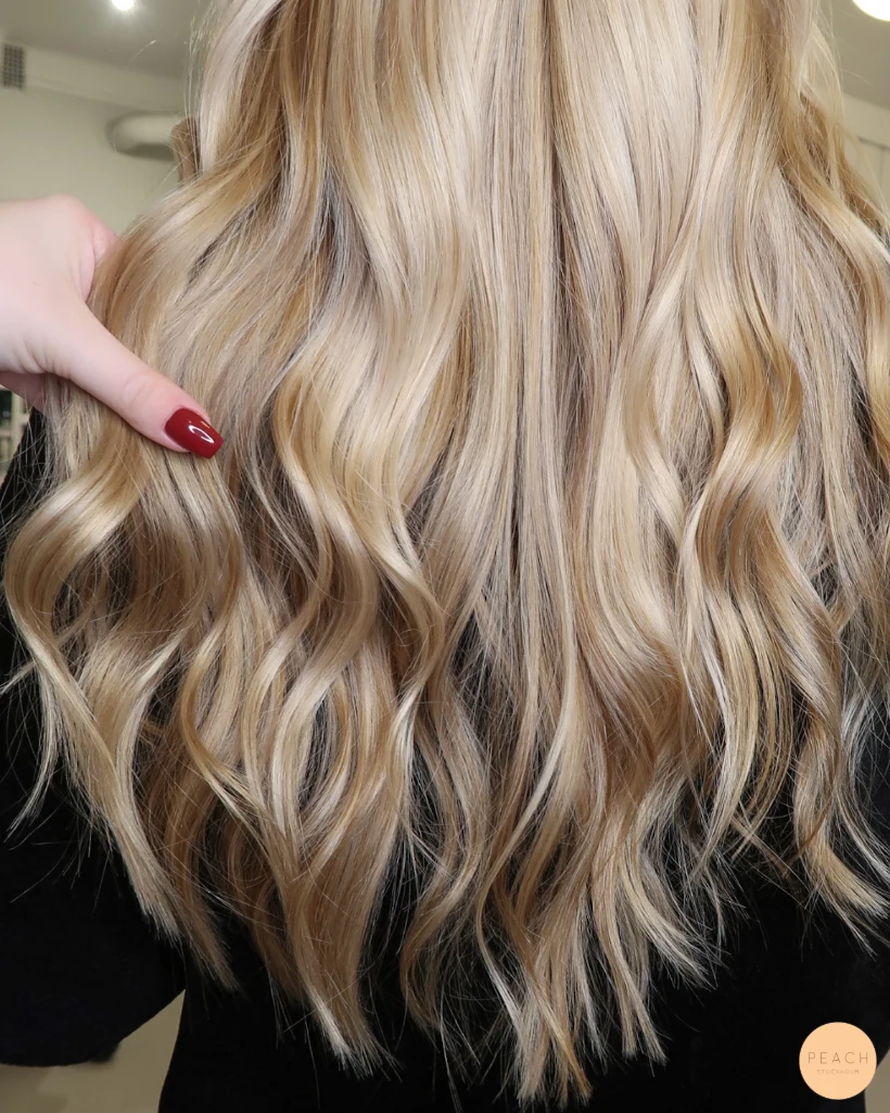Beige blond hårfärg med varma toner