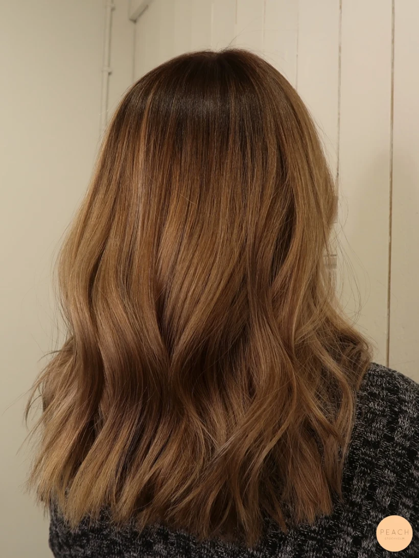 Varm balayage med ljusa slingor
