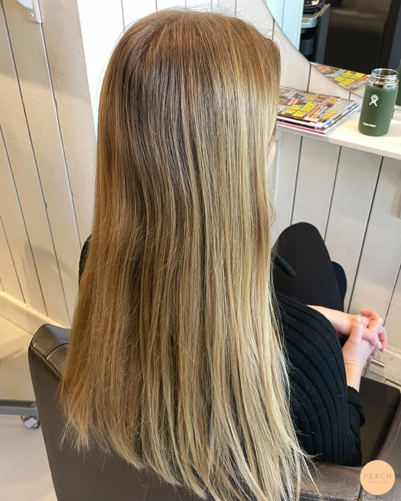 Varm hårfärg med mjuka teasylights