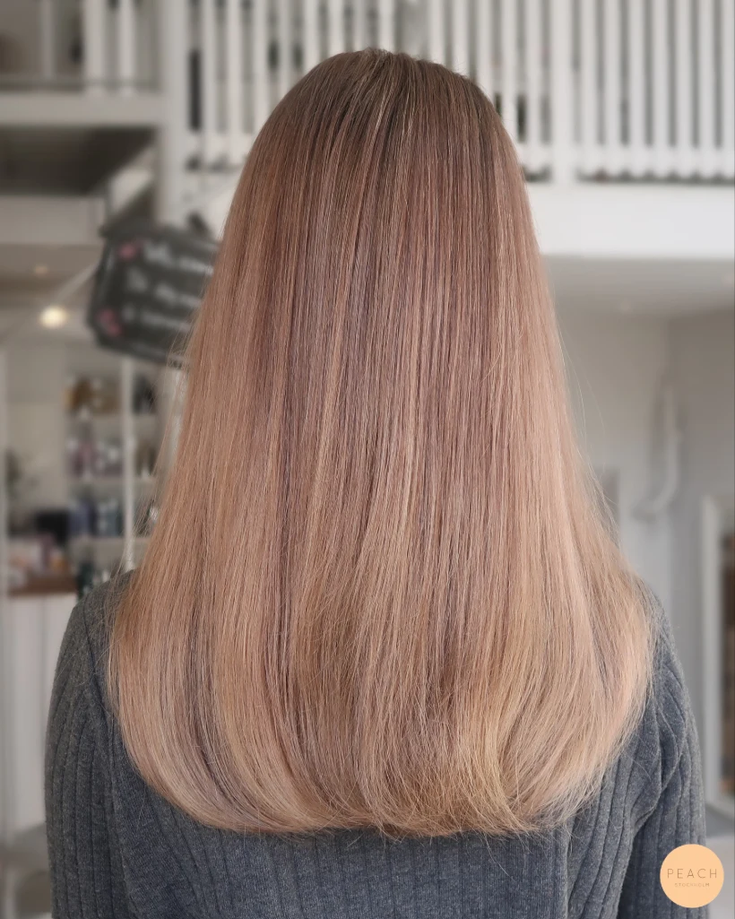 Mörkblond beige hårfärg lowlights