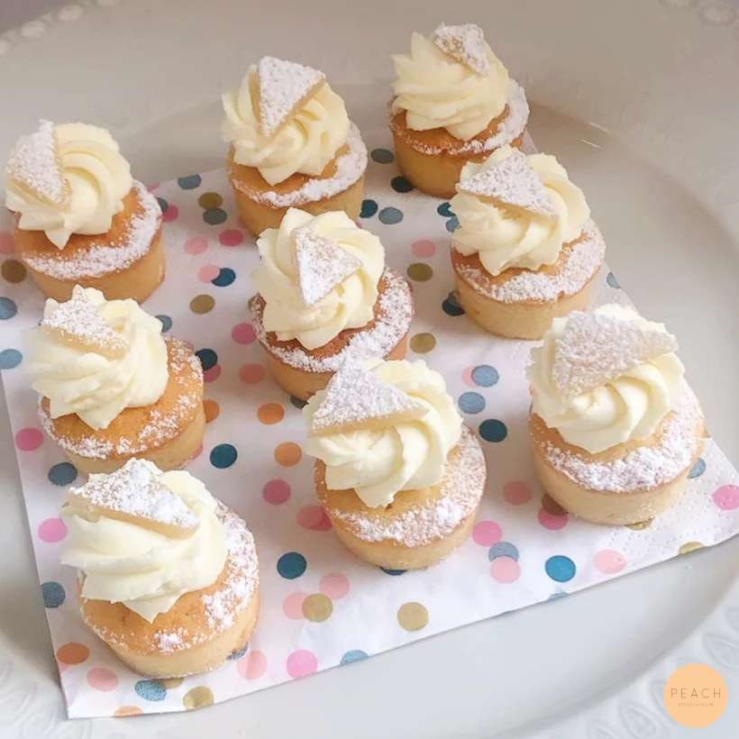 Goda minicupcakes med smak av semla från Cupcake Stockholm