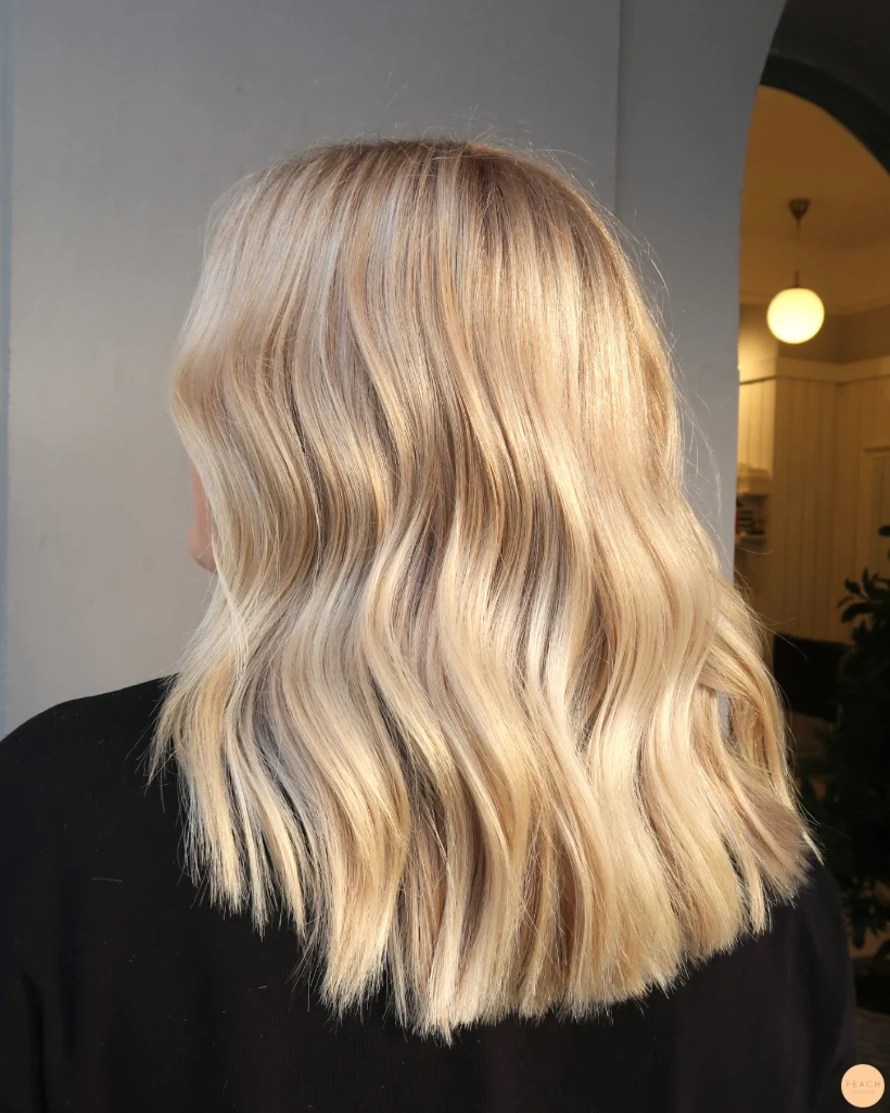 Krämig beige blond hårfärg