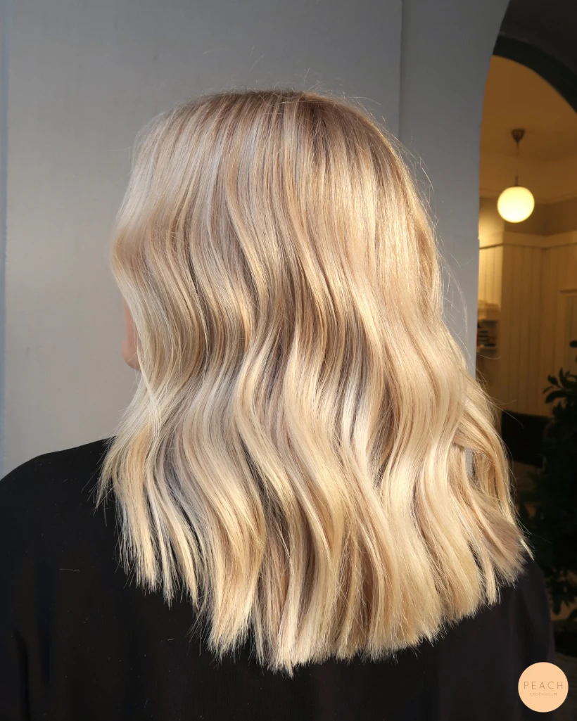 Krämig beige blond hårfärg