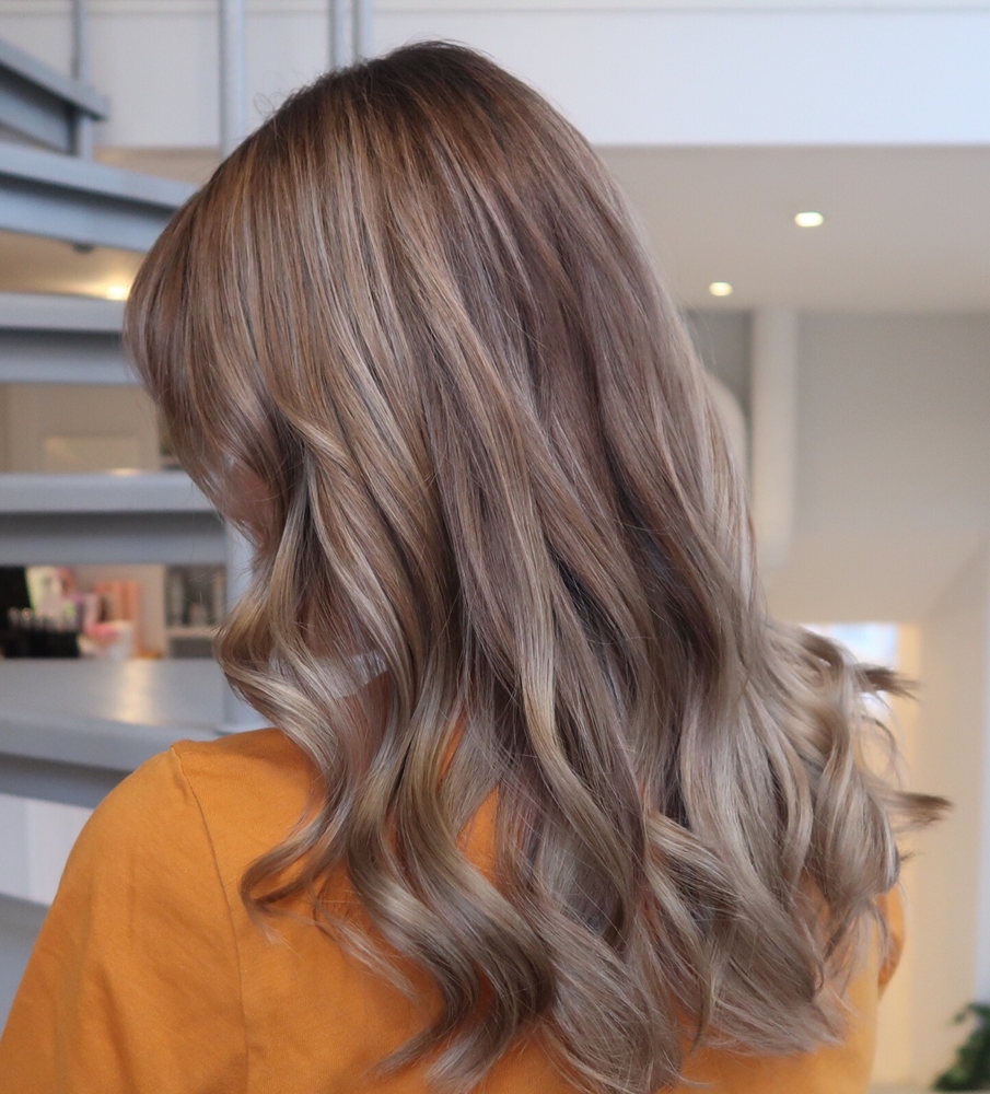 Kall balayage blonde