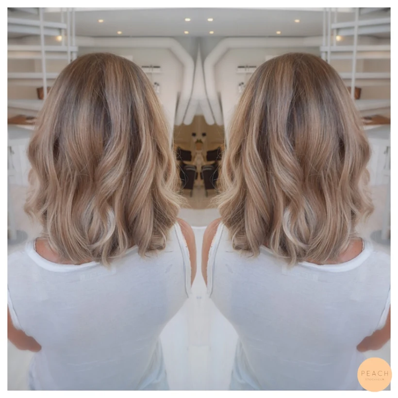 Naturlig blond hårfärg med skiftningar