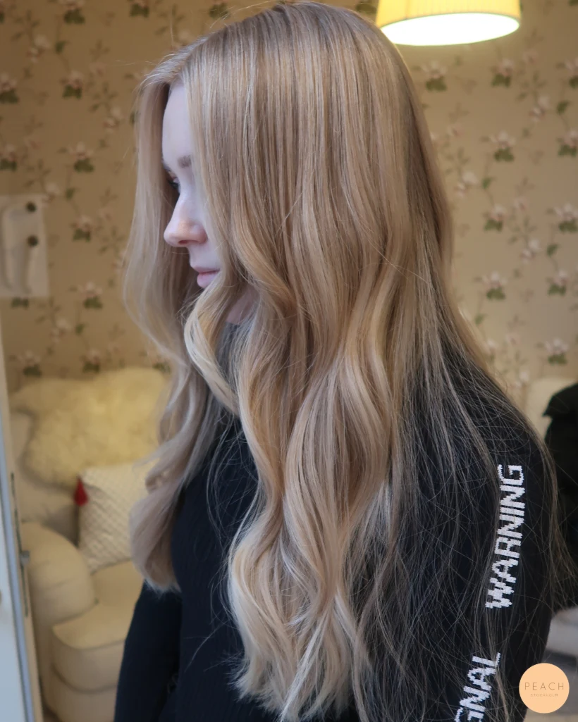 Sval beige blond balayage