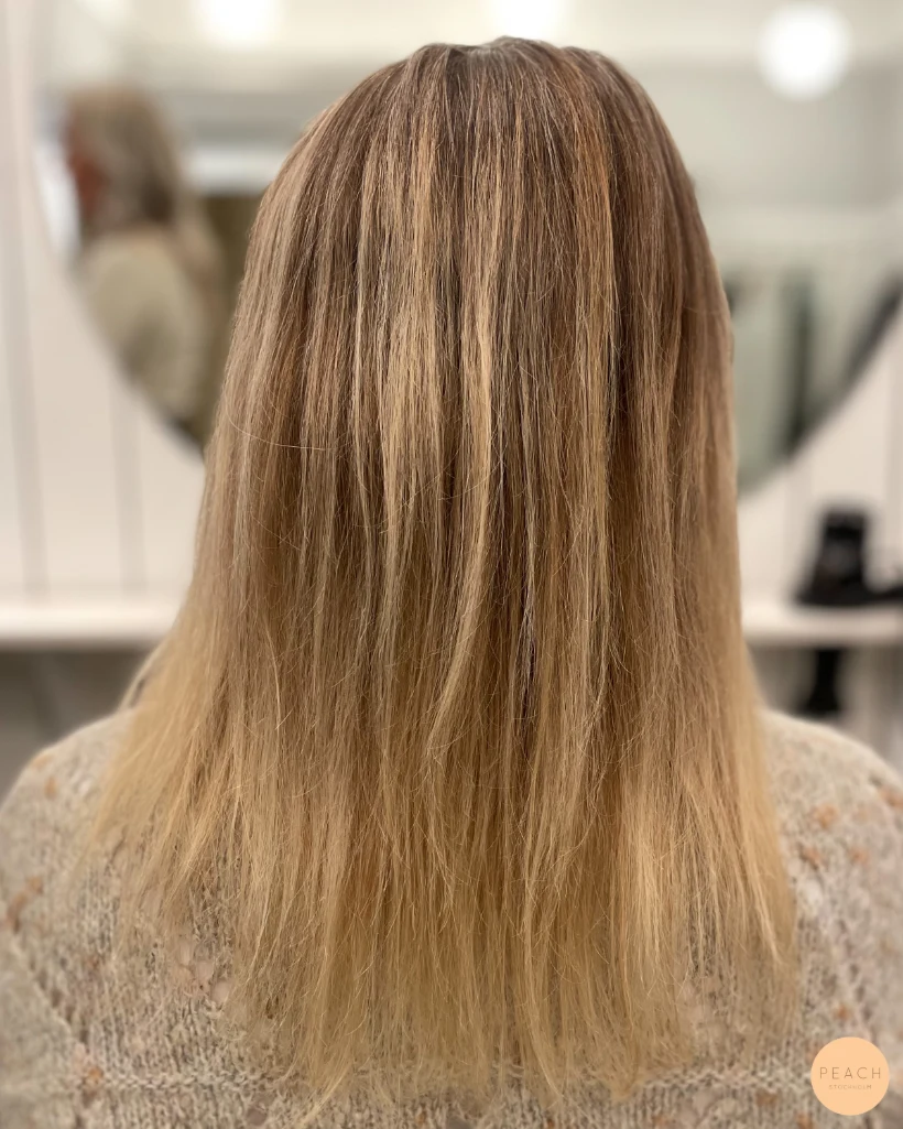Krispig kall blond hårfärg