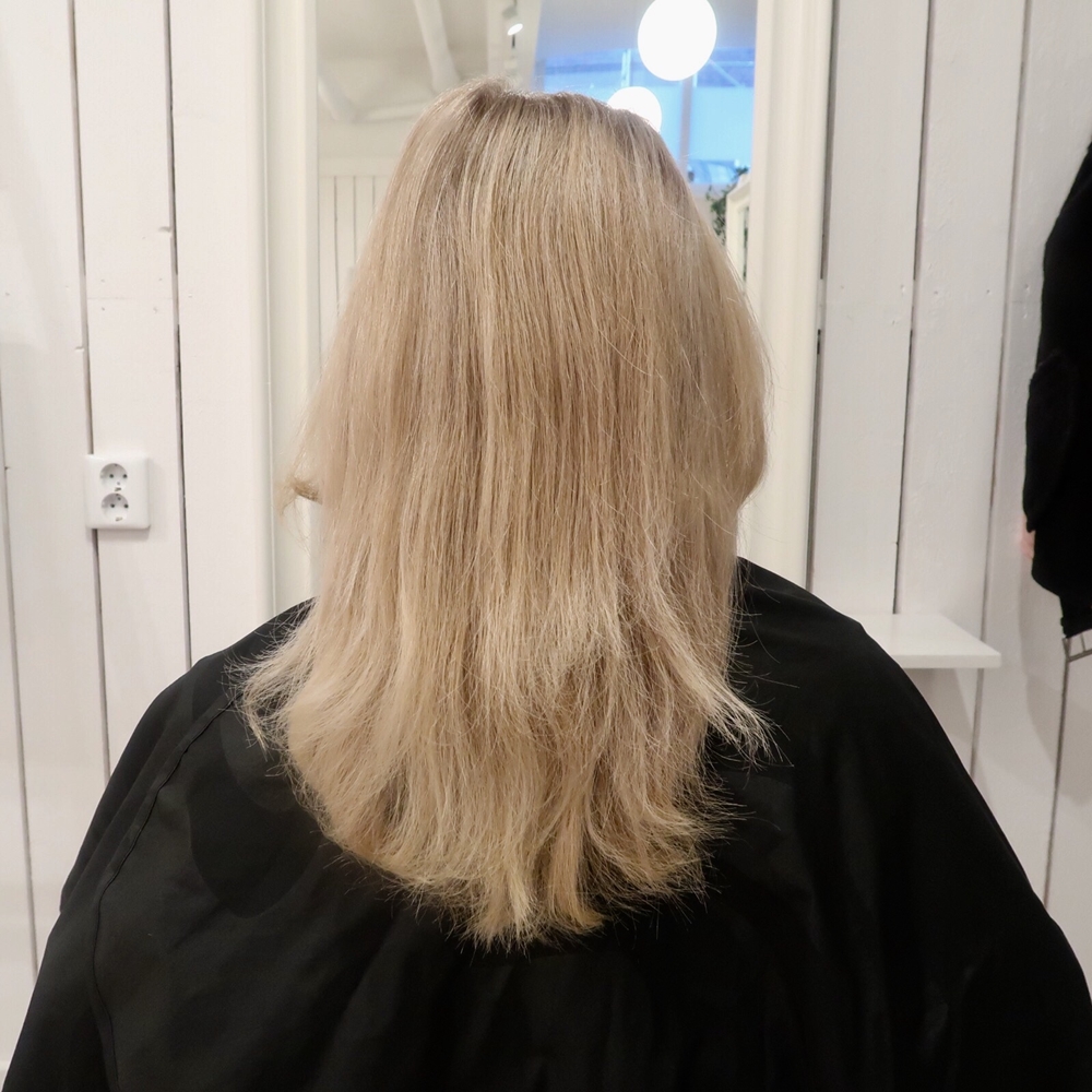 Helbleka håret med balayageteknik