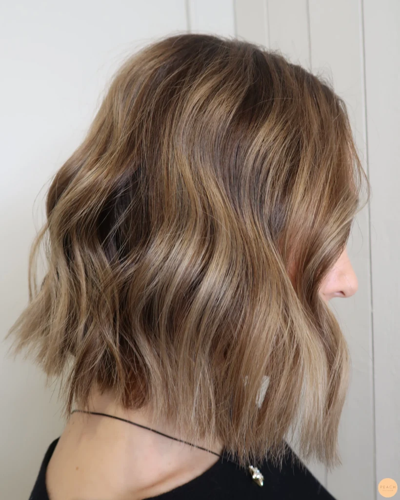 Bronde hårfärg med lob frisyr
