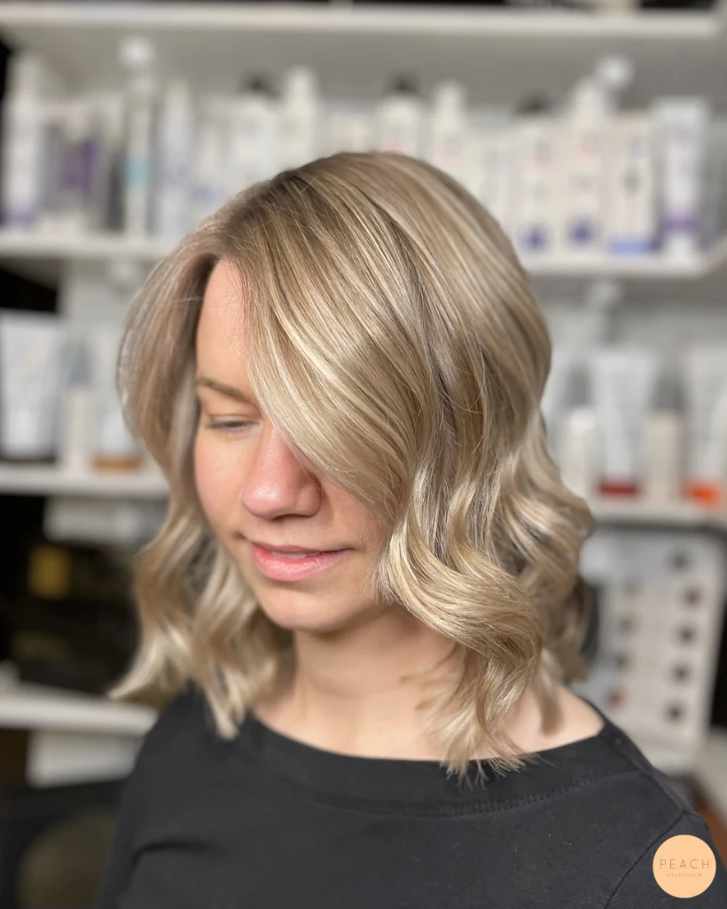 Blond balayage med röda toner