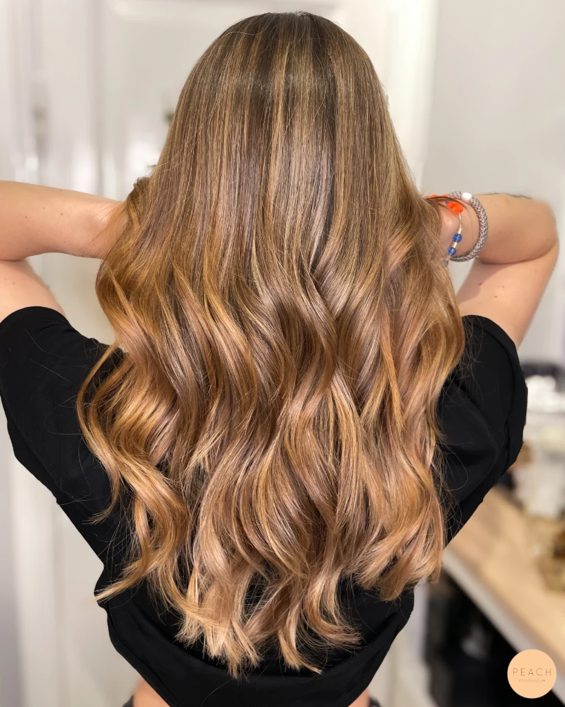 Karamellblond hårfärg med karamelltoner