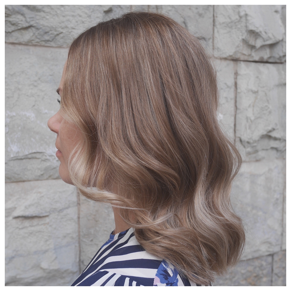 Kall beige balayage