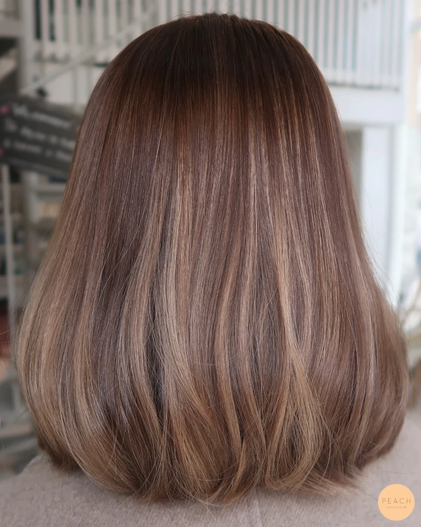 Från blond till brunett med mjuk root shadow