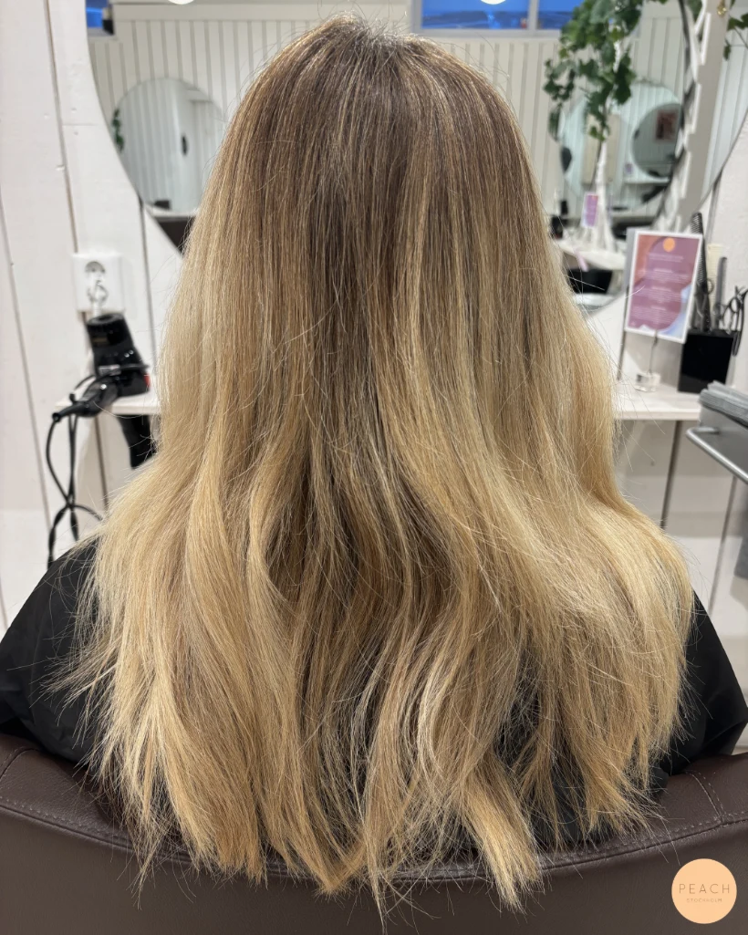 Balayage kall blond med ljusa slingor
