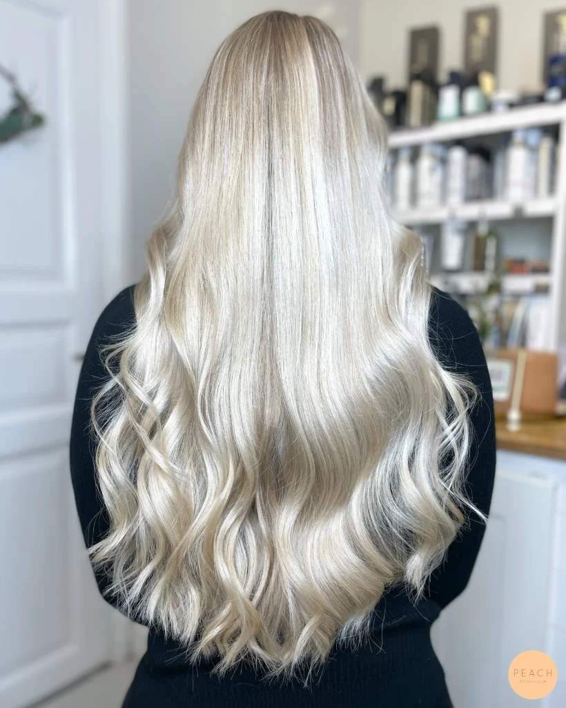 Isblond hårfärg med highlights