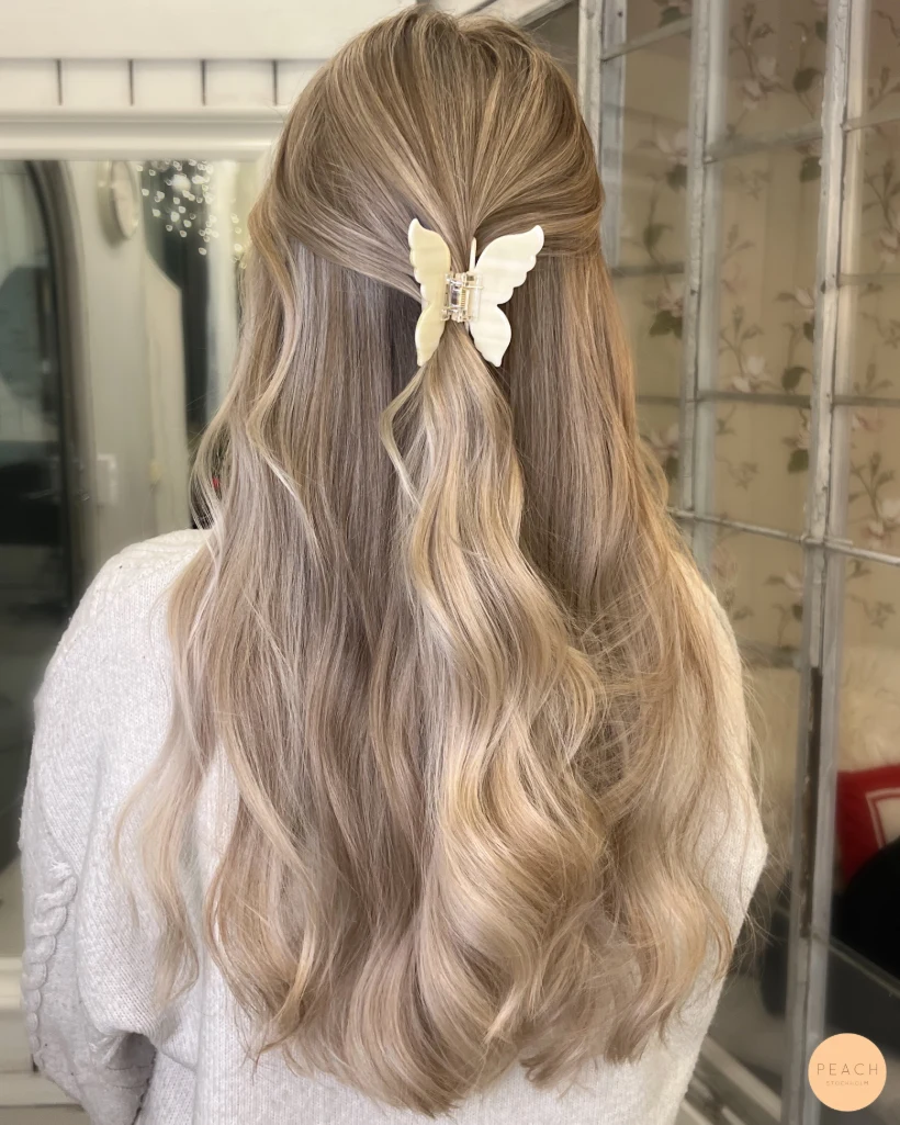 Light blonde highlights med ljus face frame