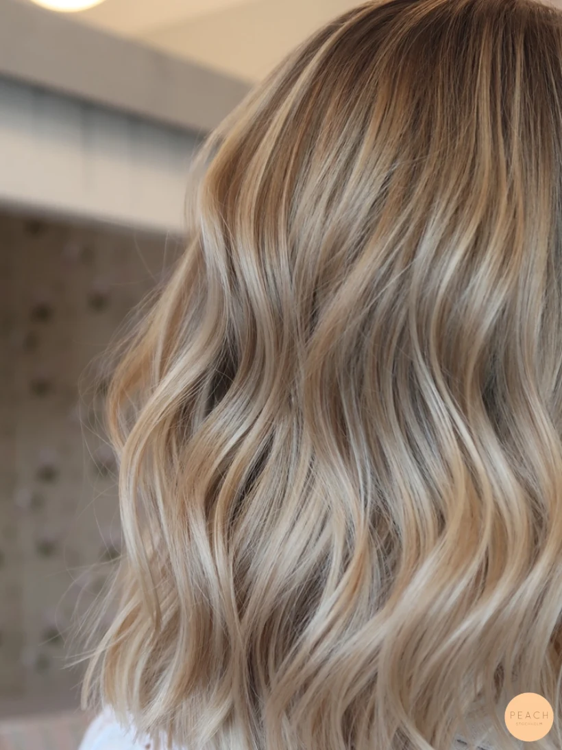 Lyxig blond hårfärg med Olaplex