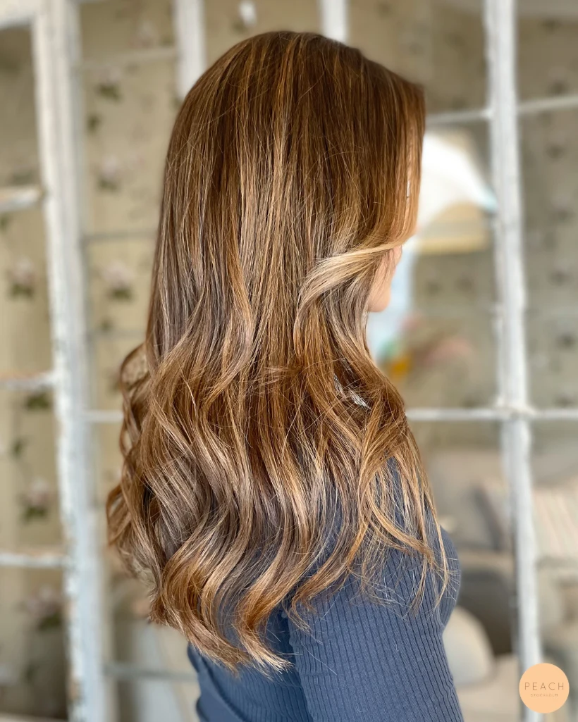 Varm beige hårfärg med beige toner